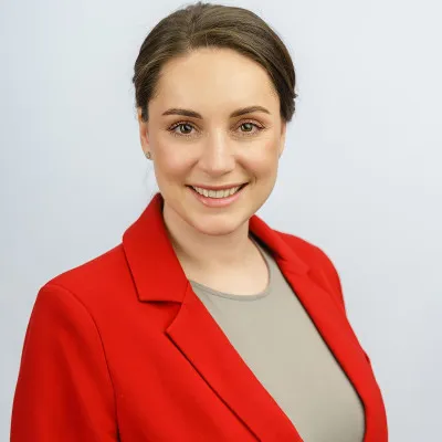 item.name Юлия Саранова